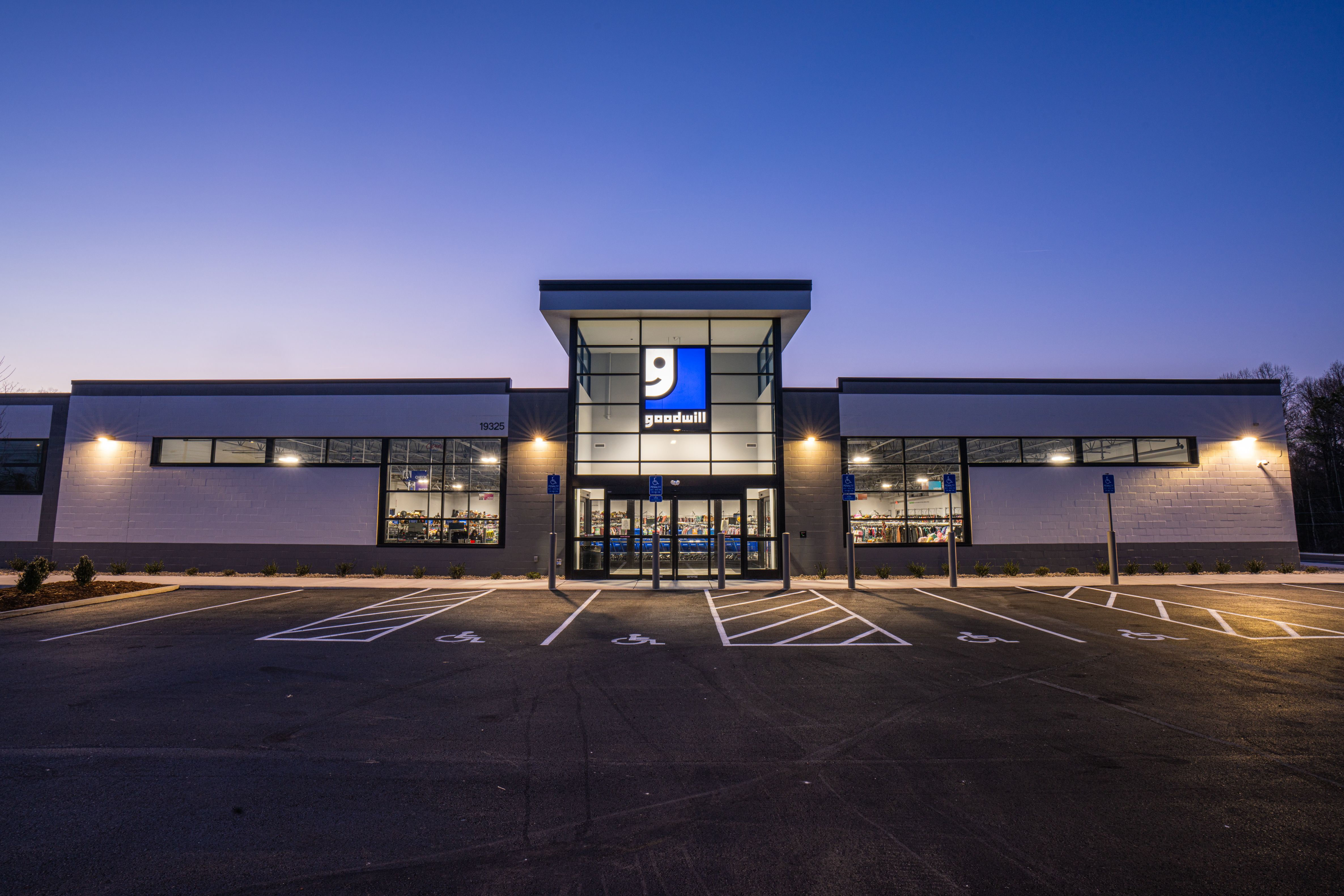 picture of the front of the Goodwill building
